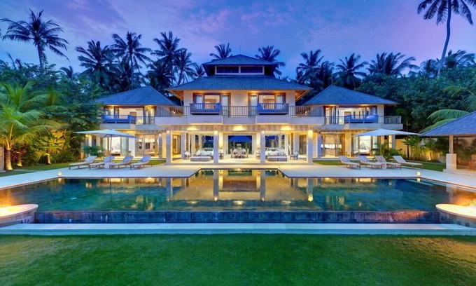 Candi Dasa Villa | Stunning Waterfront Villa in Candidasa with Private Pool