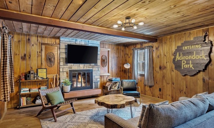 Corinth Cabin | Beautiful Waterfront ADK Cabin Escape - 10/10 Guest Rated