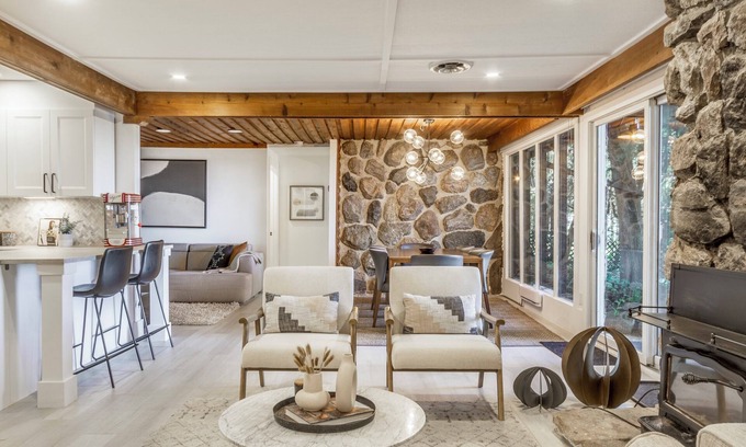Collingwood Cottage | Waterfront All-Seasons Cottage near Blue Mountain - Sleeps 10
