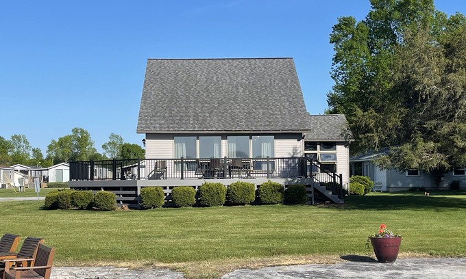Fishers Landing House | Serene Waterfront Retreat with Amazing River Views