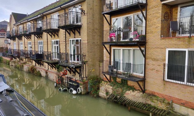 St Neots Apartment | Prime Waterfront Apartment in St Neots - Family Friendly