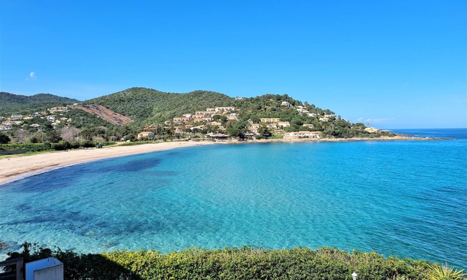 Tarcu Apartment | Cozy Waterfront Apartment with Ocean Views for 4 Guests