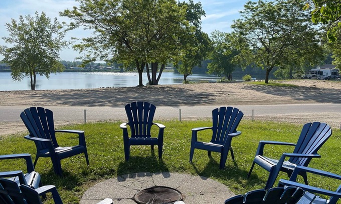 Sherkston House | Pet-Friendly Waterfront Retreat at Sherkston Shores