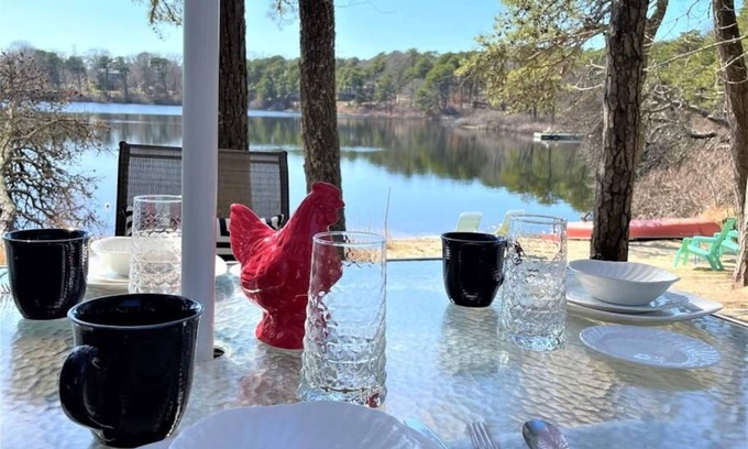 Eastham Cottage | Captivating Waterfront Retreat at The Velvet Crab - Pet Friendly
