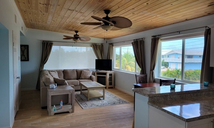 Doctor's Arm House | Bayview Retreat with Dockage & Pool - Rated 10/10