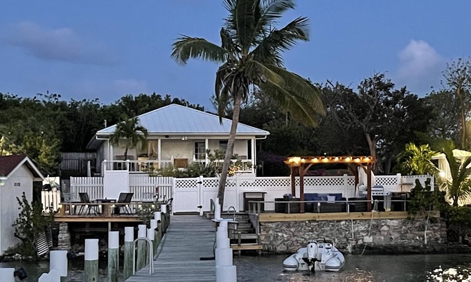 Great Guana Cay House | Waterfront Beach Bungalow with Dock and Ocean View