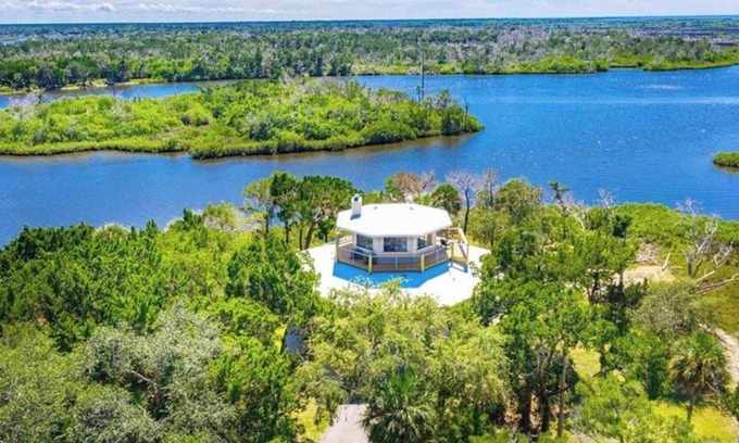 Crystal River House | Waterfront Retreat with Dock, Kayaks & Stellar Reviews
