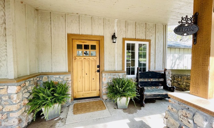 Vinita House | Beautiful Waterfront Retreat with Hot Tub and Dock Access