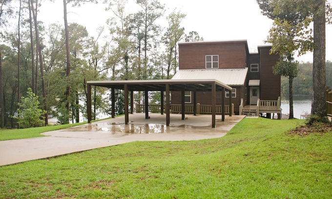 South Toledo Bend House | Enchanting Waterfront Cabin on Toledo Bend with Pool & Views