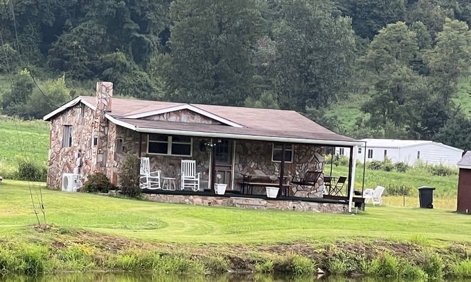 Barnardsville Cabin | Scenic Waterfront Cabin with Mountain Views near Asheville