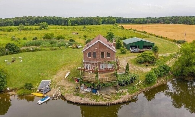 Newton Cabin | Pet-Friendly Waterfront Cabin Perfect for Family Getaways