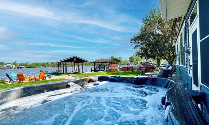 Russells Point Cabin | Waterfront Cabin with Hot Tub & Private Dock - 10/10 Rating