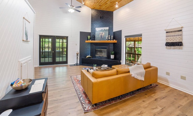 Karnack Cabin | Waterfront Cabin with Private Dock & Kid-Friendly Amenities