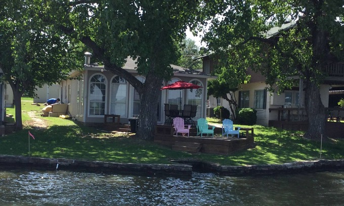 Graford House | Idyllic Waterfront Cabin with Boat Dock and Lake View