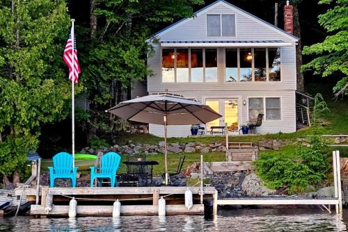 Belgrade House | Waterfront Cabin with Dock, Kayaks & Sunset Views on Great Pond in Belgrade, Maine