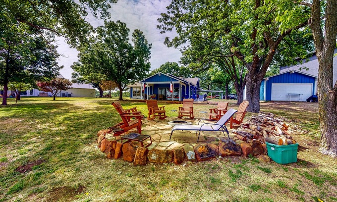 Frisco Cabin | Scenic Waterfront Cabin with Kayaks, Firepit & Grill