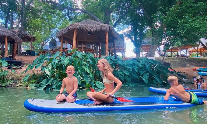 Sutherland Springs Cabin | Waterside Retreat with Kayaking, Pool & Hot Tub Fun!