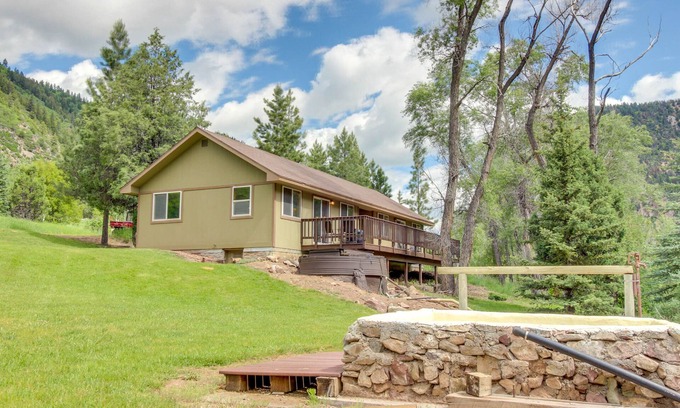 Carbondale Cabin | Inviting Waterfront Cabins with Hot Tub & Scenic River Views