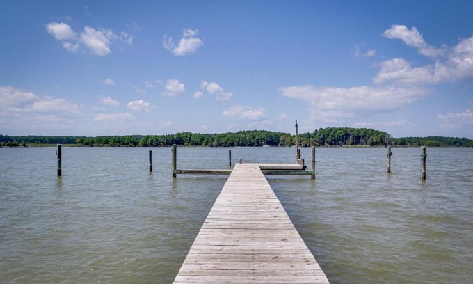 Cambridge House | Waterfront Cambridge Retreat with Hot Tub and Pool Access