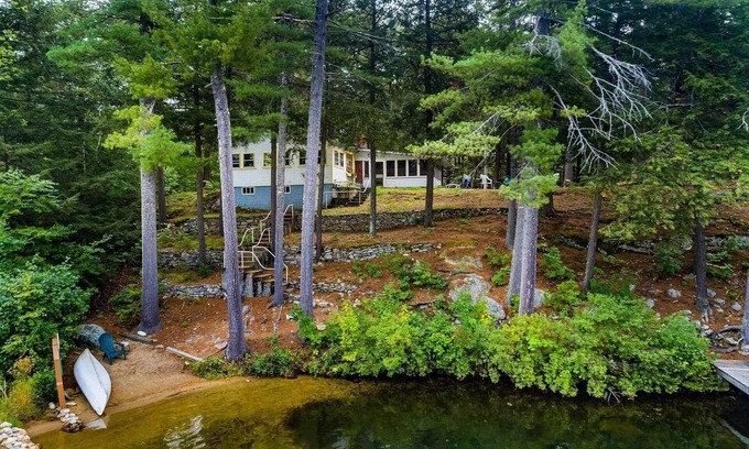 Laconia Cottage | Tranquil Waterfront Retreat on Lake Winnisquam - Dog Friendly