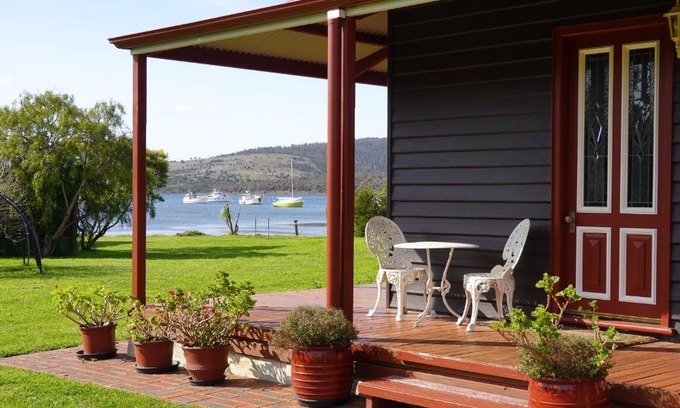 Dunalley House | Waterfront Casilda Guesthouse