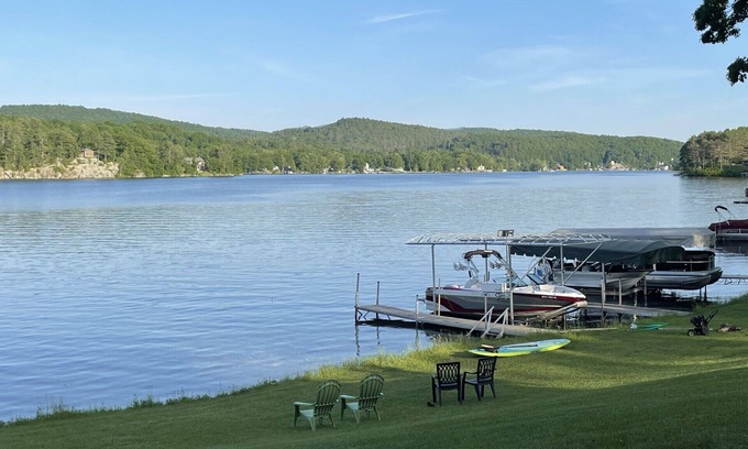 Castleton Ski Chalet | Waterfront Chalet with Breathtaking Lake and Mountain Views