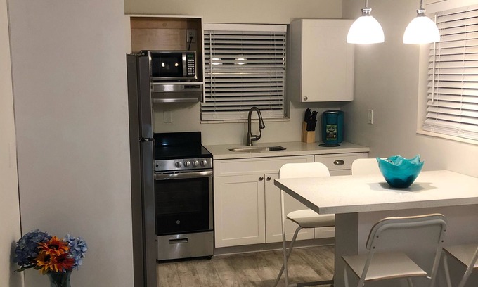 Sailboat Bend House | Coastal Apartment with Breakfast & Family-Friendly Perks