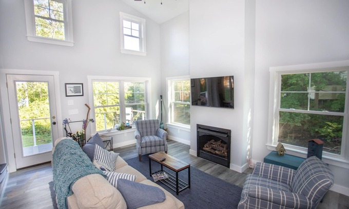 Kennebunk House | Idyllic Waterfront Cottage in Kennebunk, Maine – 10/10 Rating