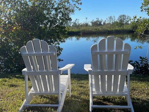 Punta Gorda Apartment | Cozy Waterfront Condo #6 - Family Friendly Retreat