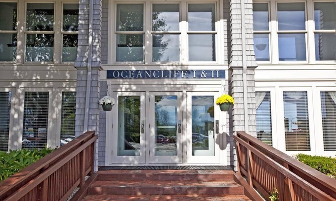 Ocean Drive Condo | Relaxing Waterfront Condo Resort with Breathtaking Bay Views