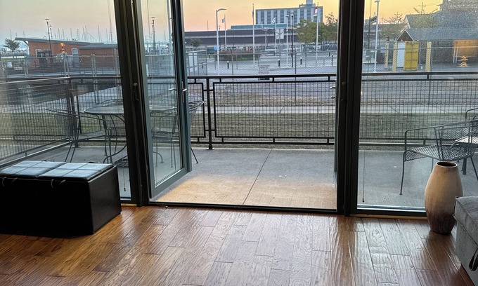 Sandusky Condo | Scenic Waterfront Condo with Views of Cedar Point Amusement Park