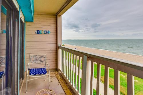 North Beach Apartment | Relaxing Waterfront Escape in Corpus Christi with Pool Access