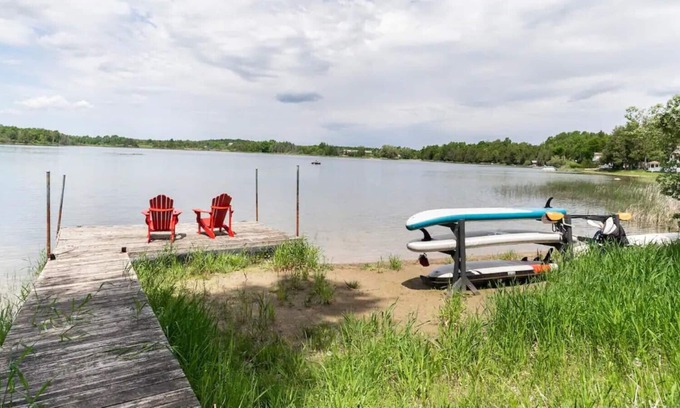 Grey Highlands House | Charming Waterfront Cottage - 2 Bedroom with Private Beach