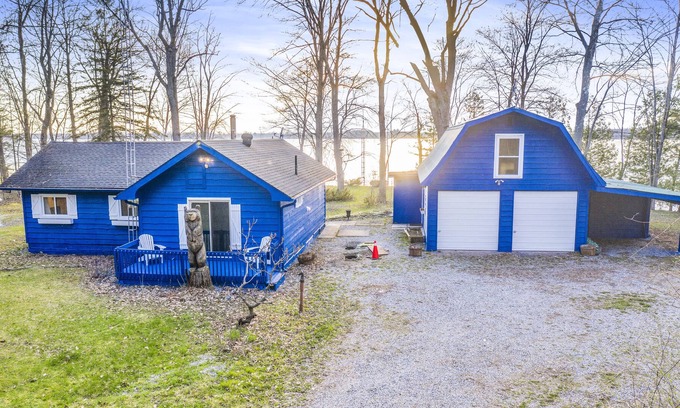 Carden Cottage | Scenic Waterfront Cottage with Games Room & Ocean Views