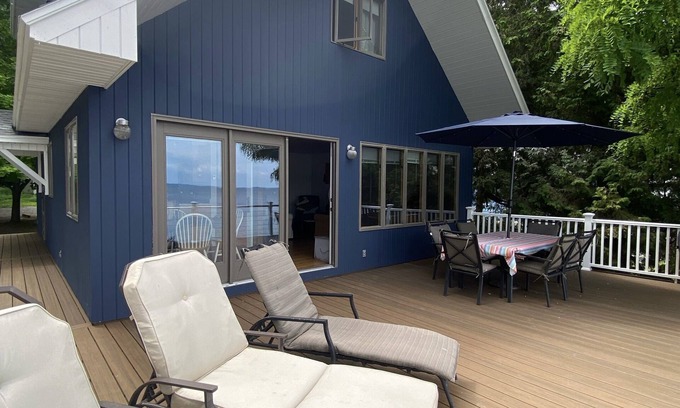 Henderson Cottage | Idyllic Waterfront Cottage at Picturesque Whites Bay