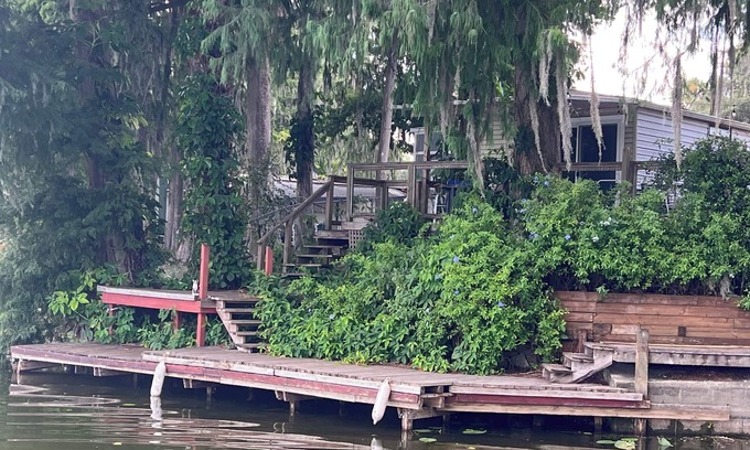 Leesburg Cottage | Exceptional Waterfront Cottage with Ocean Views in Leesburg