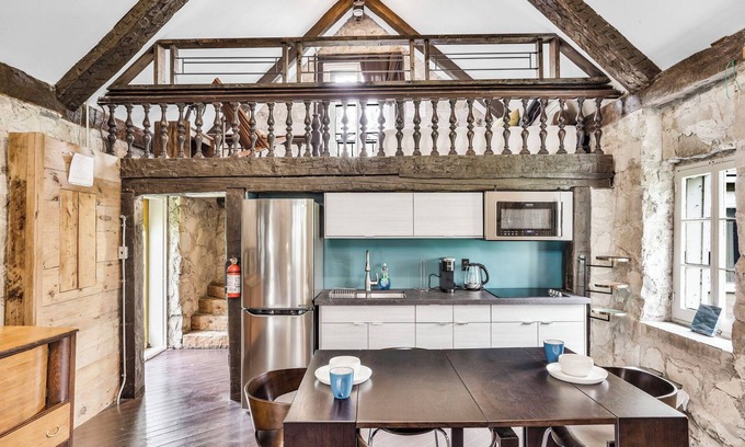 Fort Erie House | Waterfront Cottage with Private Beach & Breathtaking Views