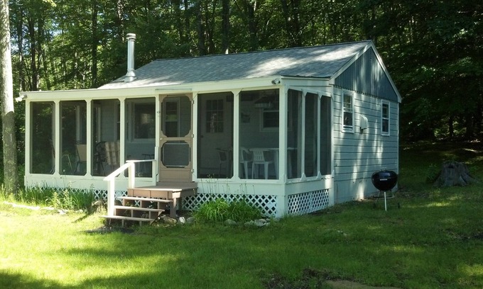 Barrington Cottage | Secluded Waterfront Cottage on Swains Lake with Pool