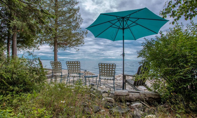 Idlewild Cottage | Welcoming Waterfront Retreat at Dog Friendly Sherwood Point