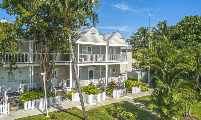 Duck Key House | Pet-Friendly Waterfront Duck Key Villa with Spa & Breakfast