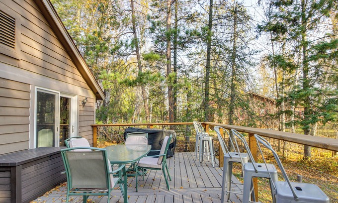 Duluth Cottage | Waterfront Duluth Cabin with Deck and River Views