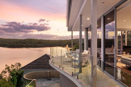 Caringbah South House | Waterfront Ensuite Queen Room - Luxury & Comfort Place in Caringbah South
