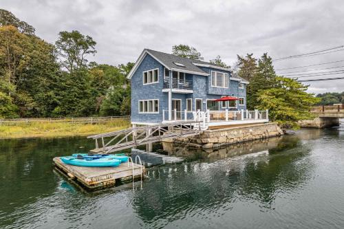 Gloucester House | Waterfront Escape Dock & More