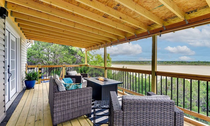 Dennis House | Unforgettable Texas Vacation Rental with Lake Granbury Views