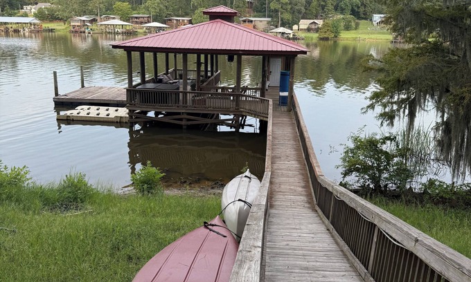 Negreet House | Waterfront Escape on Toledo Bend