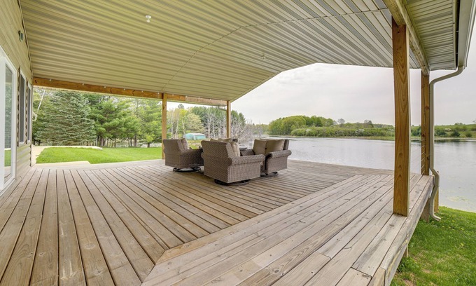 Evart Cottage | Idyllic Evart Retreat on 82 Acres with Spa & Breakfast