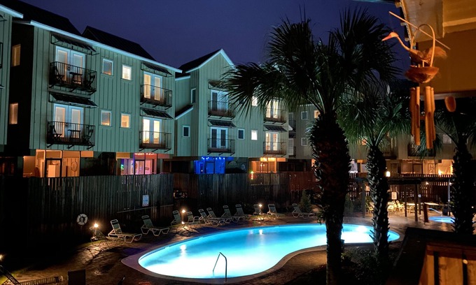 Carrabelle Condo | Family-Friendly Waterfront Retreat with Pool & Spa Amenities