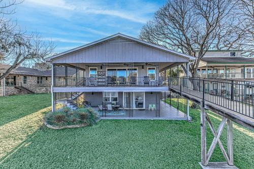 Kingsland House | Waterfront Family Home for 12 w Deck & Lake Views