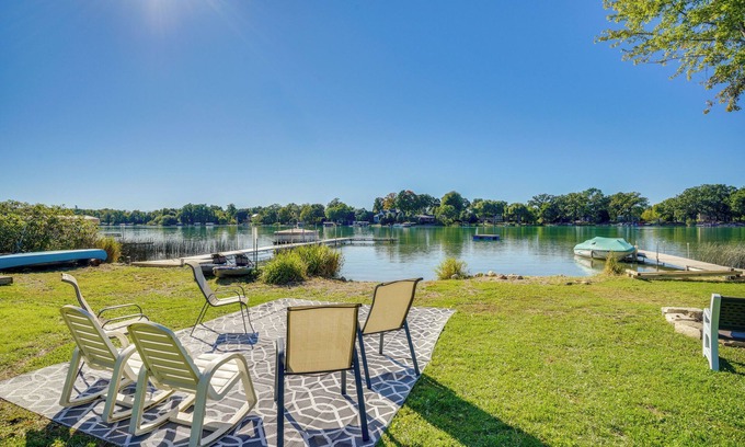 Fond du Lac House | Lakeview Retreat in Fond du Lac with Spa & Breakfast!