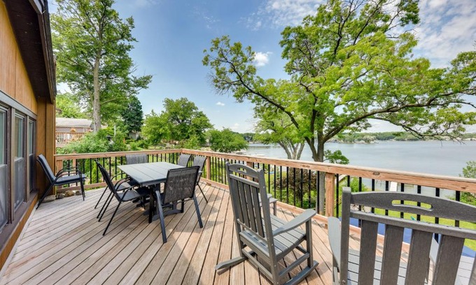 Fox Lake House | Waterfront Fox Lake Getaway with Fire Pit & Spa Access
